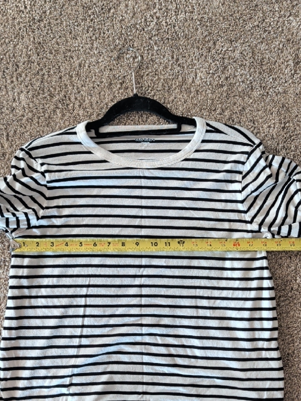 Old Navy Black & White Striped Long-Sleeve Tee - Picture 8 of 9